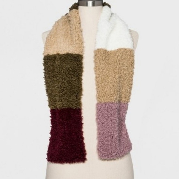 🆕️ Universal Thread | Multicolor Teddy Scarf - Picture 1 of 3
